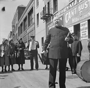 Charity Gallery: Power of the Lord preaching by a 'soldier'... Salvation Army, San Francisco, California, 1939