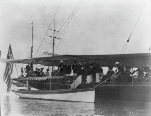 Presidential yacht at Oyster Bay, L.I. 1905: guests boarding from launch, 1905. Creator: Frances Benjamin Johnston