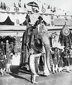 British Empire Collection: The Prince of Wales with the Maharajah of Gwalior during his Indian tour, 1921