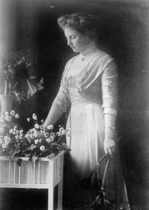 Tending Prints: Princess August Wilhelm von Preussen, Selle u. Kuntze, 1910. Creator: Bain News Service