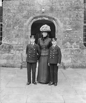 Hm Queen Mary Gallery: The Princess of Wales with Prince Edward and Prince Albert, Barton Manor, Isle of Wight, 1909