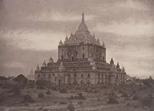 Burmese Collection: Pugahm Myo: Thapinyu Pagoda, August 20-24, 1855. Creator: Captain Linnaeus Tripe