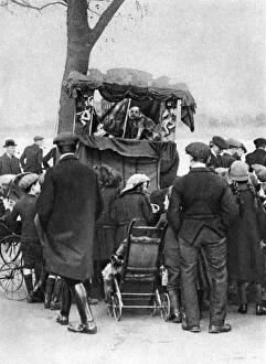 Putney Collection: Punch and Judy show in Putney, London, 1926-1927