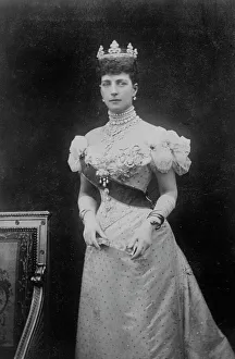 Choker Prints: Queen Alexandra standing, 1912. Creator: Bain News Service