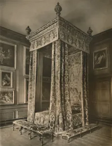 Anne Of Prints: Queen Annes State Bedstead in Crimson and Gold Figured Velvet