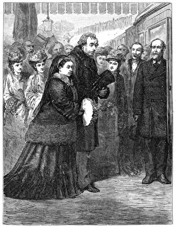 Benjamin Disraeli Collection: The queen at High Wycombe railway station during a visit to Hughenden, late 19th century, (1900)