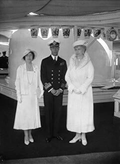 Lady Elizabeth Bowes Lyon Collection: Queen Mary with the Duke and Duchess of York aboard HMY Victoria and Albert, 1933