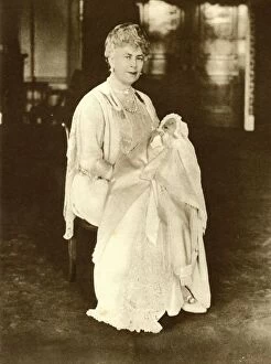 Princess Victoria Mary Of Teck Gallery: Queen Mary with Princess Elizabeth, 1926, (1935). Creator: Unknown
