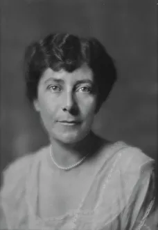 Patience Prints: Quinton, W.W. Mrs. portrait photograph, 1914 Oct. 26. Creator: Arnold Genthe