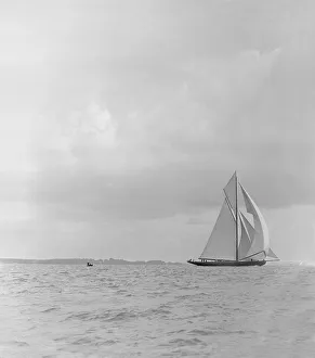 The racing cutter Terpisichore running downwind, 1922. Creator: Kirk & Sons of Cowes