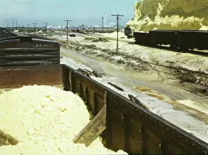 Waggon Gallery: Railroad cars loaded with sulphur, Freeport Sulphur Co. Hoskins Mound, Texas, 1943