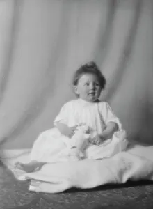 Rainsford baby, portrait photograph, 1916. Creator: Arnold Genthe