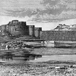 Images Dated 5th February 2008: Ramparts of the town and citadel, Golconda, India, 1895