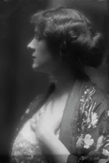 Sincerity Prints: Randell, Mrs. portrait photograph, 1913. Creator: Arnold Genthe