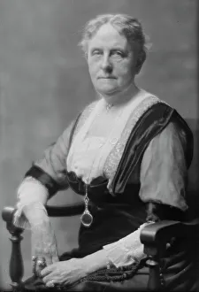 Magnifying Glass Prints: Randol, J.B. Mrs. portrait photograph, 1914 Dec. 3. Creator: Arnold Genthe