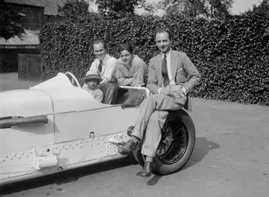Mays Gallery: Raymond Mays with his Vauxhall-Villiers, c1930s. Artist: Bill Brunell