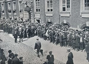 Recruits waiting outside the Central London Recruiting Depot, 1914