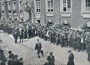 Recruits waiting outside the Central London Recruiting Depot, 1914 Recruits waiting outside the Central London Recruiting Depot, 1914