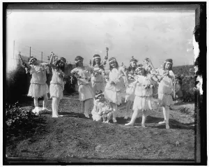 Festivities Prints: Red Cross, between 1910 and 1920
