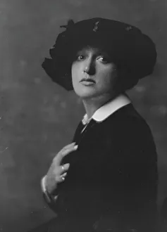 Reed, Florence, Miss, portrait photograph, 1916 Oct. 5. Creator: Arnold Genthe