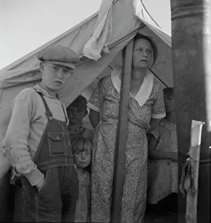 Displacement Prints: Refugee family from the Rio Grande Valley