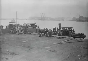 Refugee Prints: Refugees arrive at Antwerp, between c1915 and 1918. Creator: Bain News Service
