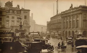 Regent Street Prints: Regent Street, London, England, viewed from Piccadilly Circus, 1923, (1938)