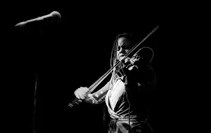 Carter Prints: Regina Carter, Ronnie Scotts, Soho, London, October, 2000. Artist: Brian O Connor