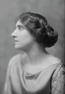 Hopeful Prints: Reicher, Heding, Miss, portrait photograph, 1915 Feb. 4. Creator: Arnold Genthe