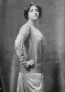 Broadway Prints: Reicher, Heding, Miss, portrait photograph, 1915 Feb. 4. Creator: Arnold Genthe