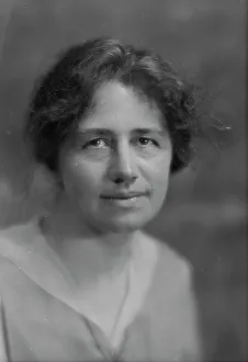 Frizzy Prints: Reiher, Mrs. portrait photograph, 1916 Feb. 10. Creator: Arnold Genthe