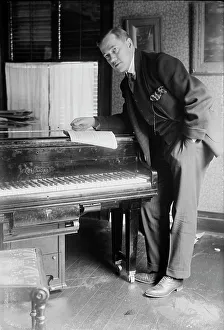 Leaning Forward Prints: Reinald Werrenrath, between c1915 and c1920. Creator: Bain News Service