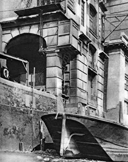 Dry Dock Gallery: The remnants of a Thames-side city merchant mansion, near Cannon Street Station, 1926-1927