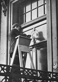 Removing German emblems from German Embassy, Carlton House Terrace, London, 1914