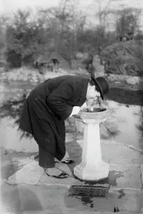 Bending Down Prints: Renato Zanelli, between c1915 and c1920. Creator: Bain News Service