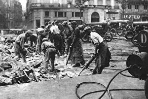 Roadworks Prints: Renewing the roads on the Grands Boulevards, Paris, 1931. Artist: Ernest Flammarion