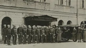 Misery Prints: Revolutionary soldiers guarding the Petrograd State Bank, 1918. Creator: Anonymous