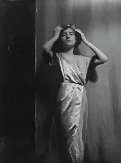 Adjusting Prints: Rice, Muriel, Miss, portrait photograph, 1913. Creator: Arnold Genthe