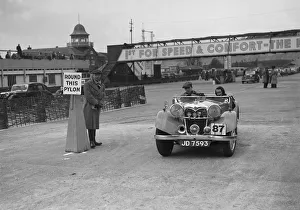 Junior Car Club Prints: Riley Lynx competing in the JCC Rally, Brooklands, Surrey, 1939. Artist: Bill Brunell