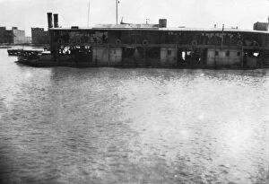 Tigris Collection: River boat on the Tigris, Mosul, Mesopotamia, 1918