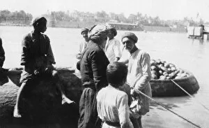 River craft laden with melons, Tigris River, Baghdad, Iraq, 1917-1919