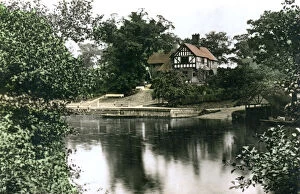 Army Club Cigarettes Gallery: The River Dee at Chester, Cheshire, 1926.Artist: Cavenders Ltd