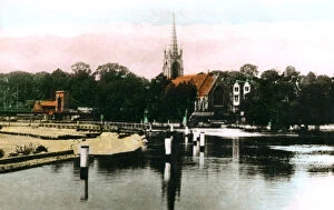 Army Club Cigarettes Gallery: The River Thames at Marlow, Buckinghamshire, 1926.Artist: Cavenders Ltd