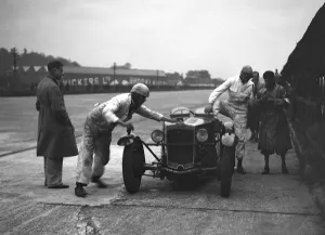 Frazer Nash Prints: RL Bellamys Frazer-Nash in the pits at a JCC Members Day, Brooklands. Artist: Bill Brunell
