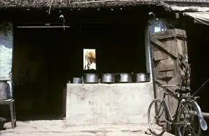 India Asia Prints: Roadside restaurant, India, 1988. Creator: Amanda Waite