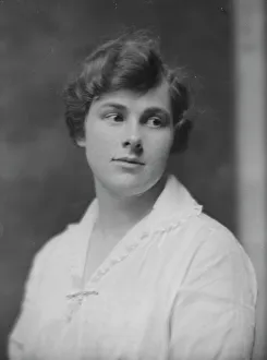 Short Hair Prints: Robinson, M. Miss, portrait photograph, 1917 Mar. 10. Creator: Arnold Genthe