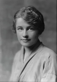 Trusting Prints: Robinson, Thomas L. Mrs. portrait photograph, 1914 June 22. Creator: Arnold Genthe
