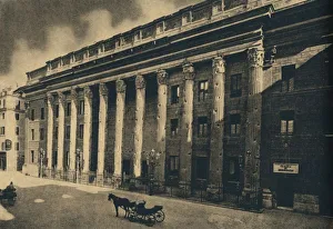 Emperor Hadrian Gallery: Roma - Piazza di Pietra, 1910