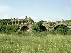 Engineering Prints: Roman aqueduct, Side, Anatolia, Turkey, 1999. Creator: LTL