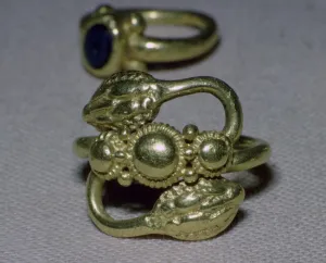 Roman gold ring from the Backworth treasure Roman gold ring from the Backworth treasure